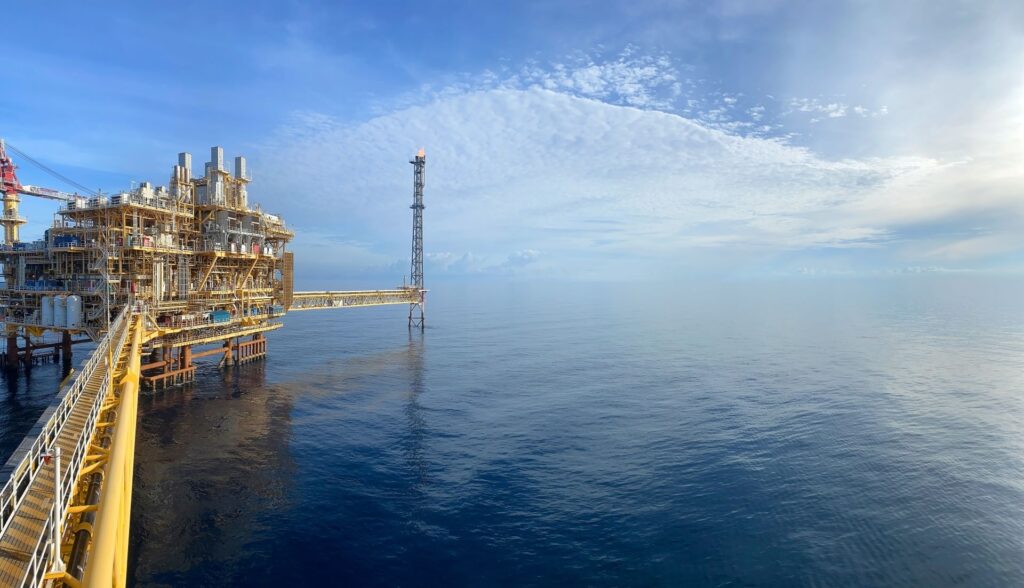 Ölanlage im Ozean