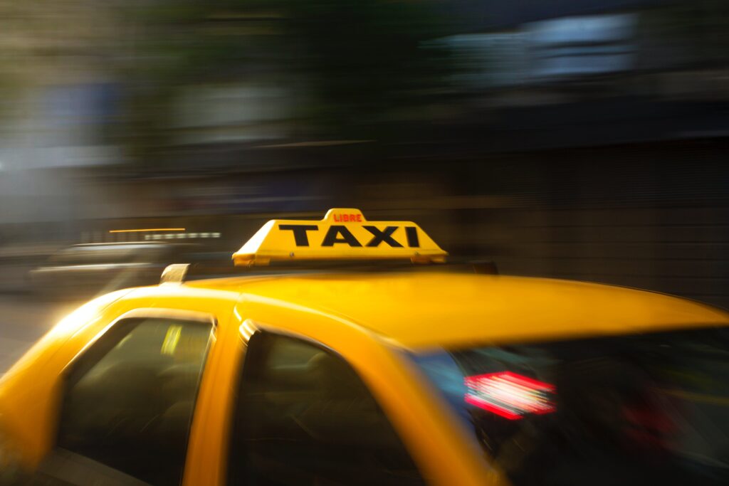 Ein taxi am fahren